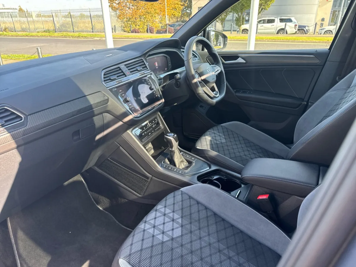 Volkswagen Tiguan 1.4 TSI BLACK EDITION 2 PHEV - Image 3