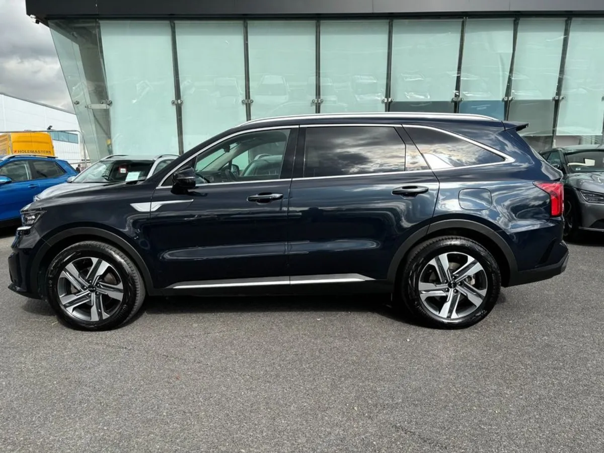 Kia Sorento 1.6 K4 Plug in Hybrid (7 Seats) - Image 3