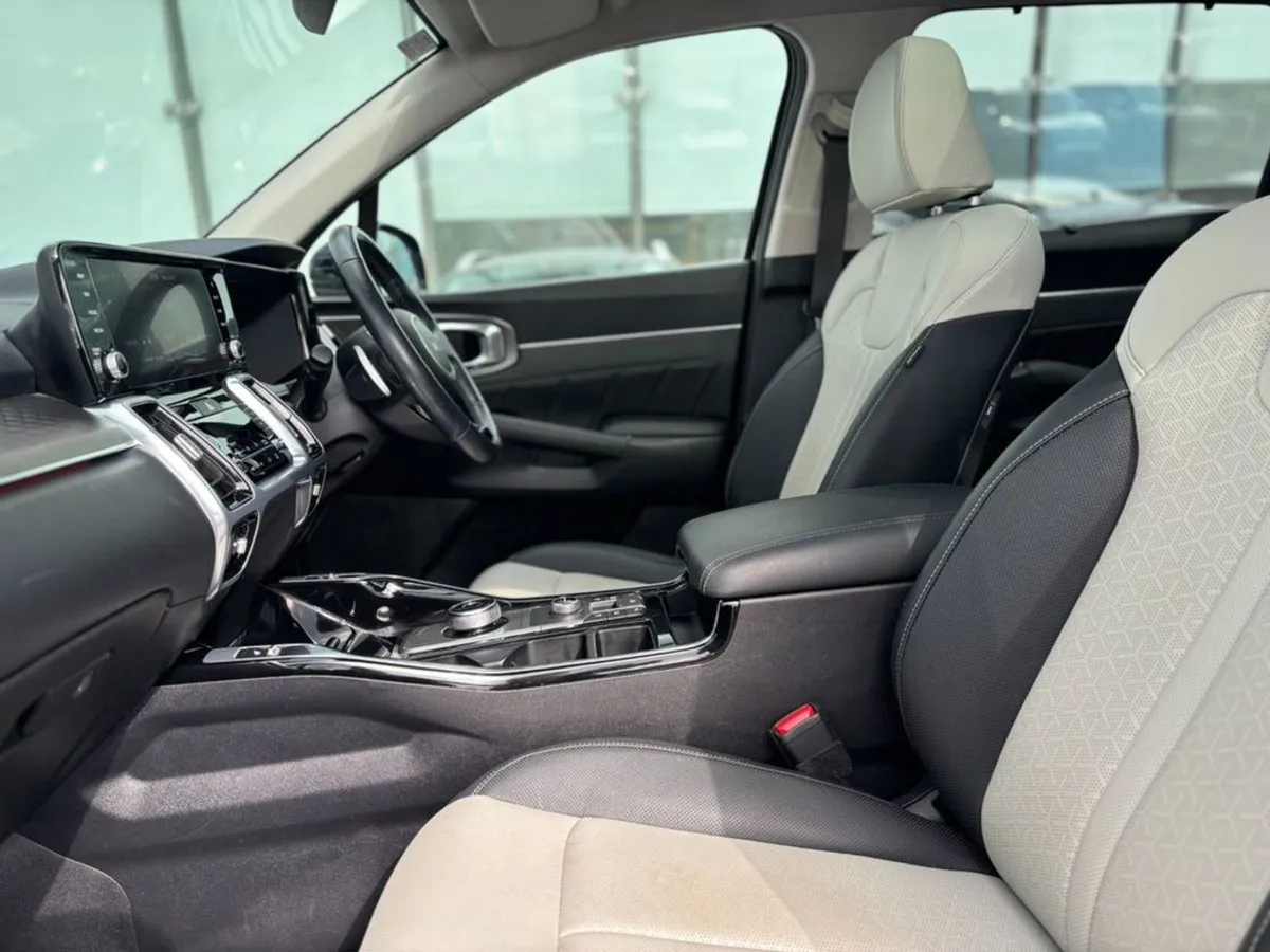Kia Sorento 1.6 K4 Plug in Hybrid (7 Seats) - Image 4