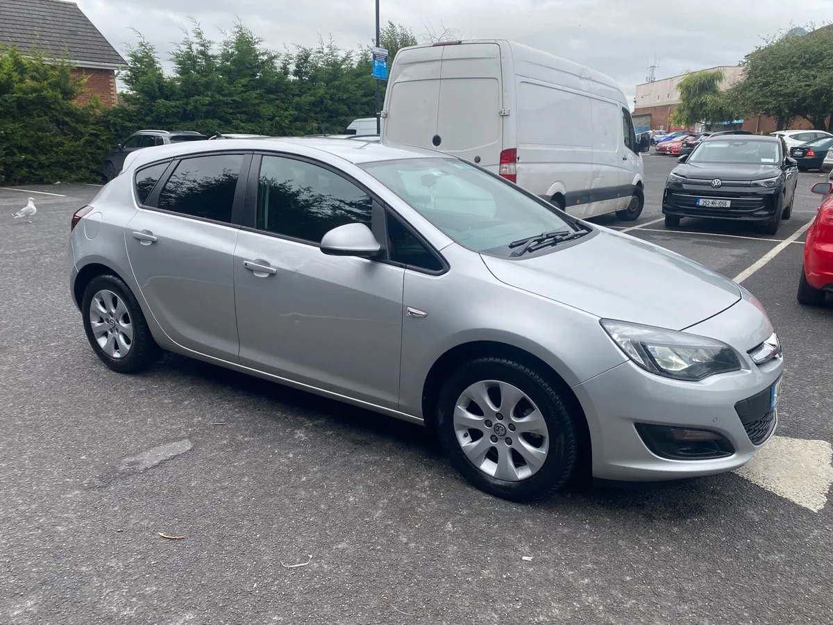 Opel Astra 2014 - Image 3