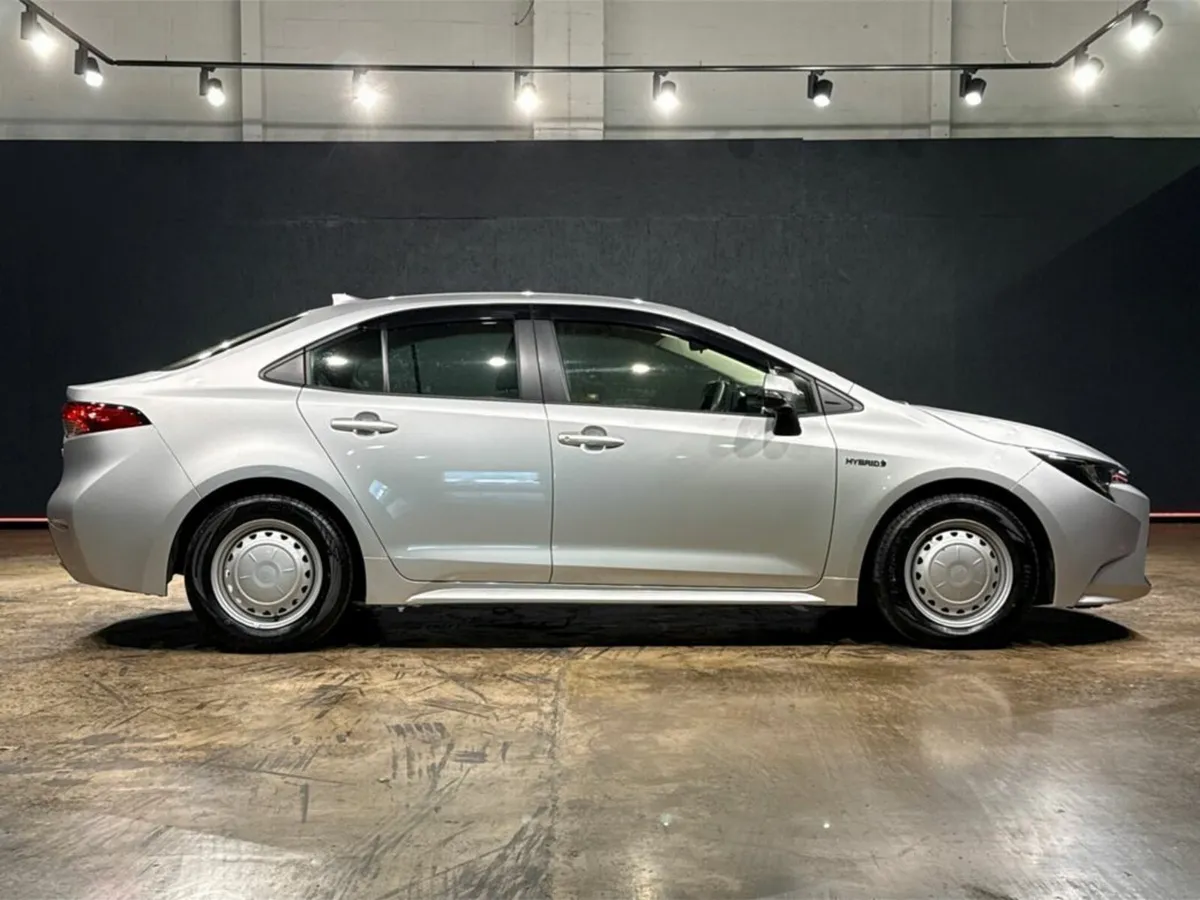 Toyota Corolla PETROL HYBRID - Image 3