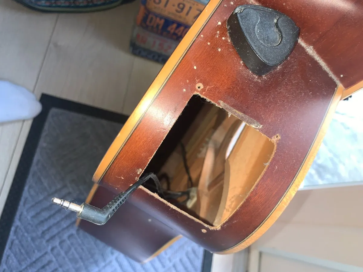 Richwood acoustic guitar (for parts or repair) - Image 2