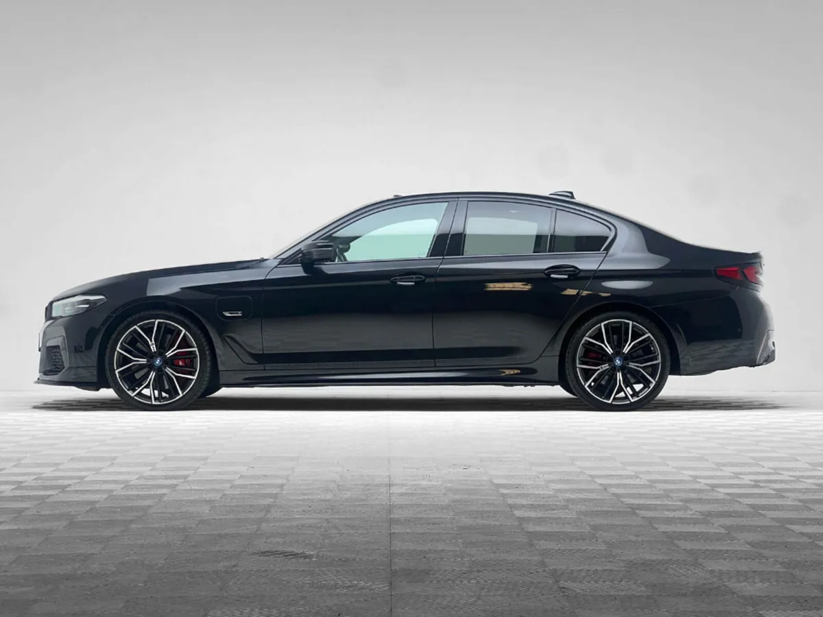 BMW 5-Series 545E M SPORT PRO XDRIVE *HUGE SPEC* - Image 4