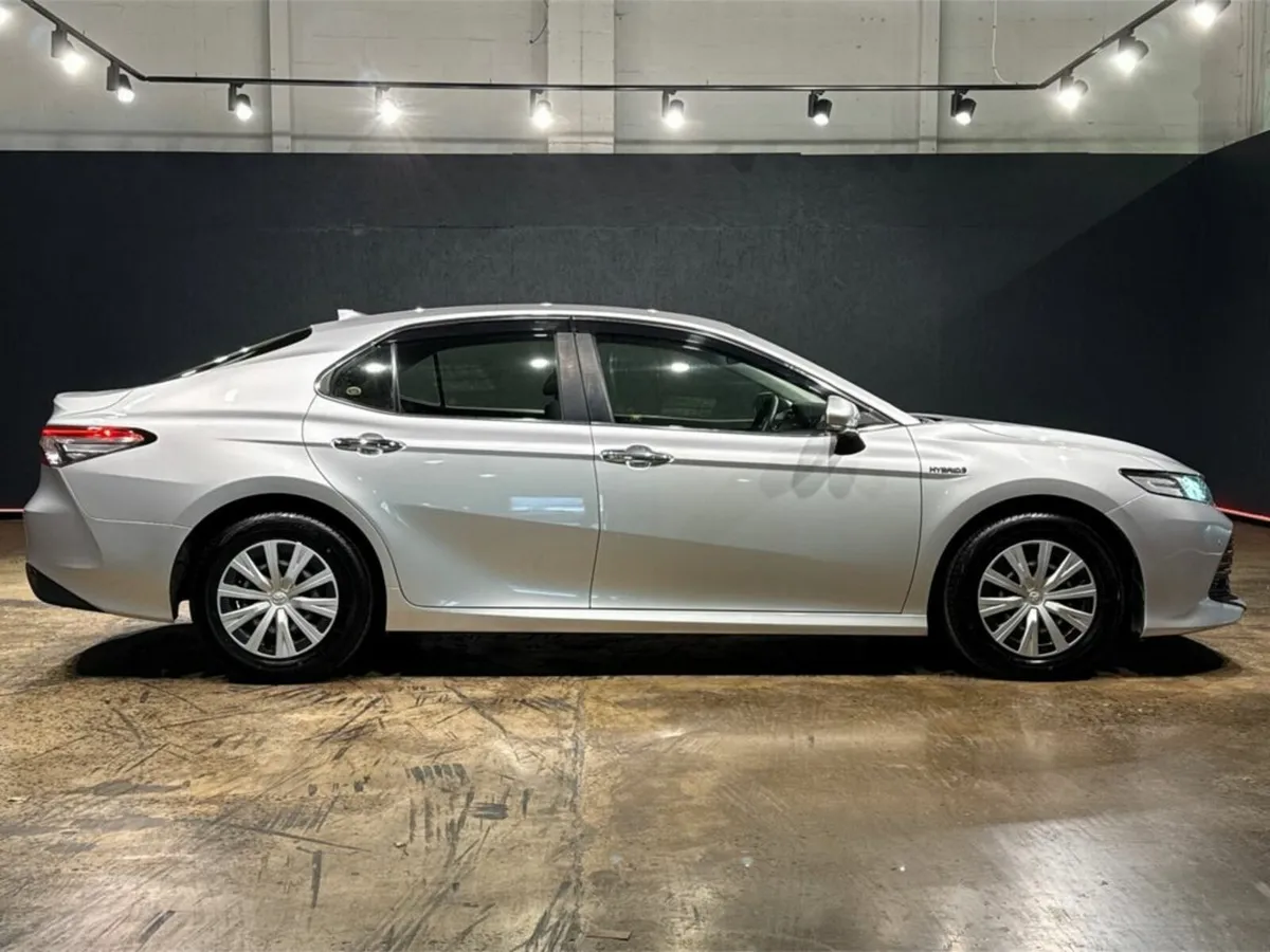 Toyota Camry HYBRID 2.5 AUTOMATIC SALOON - Image 3