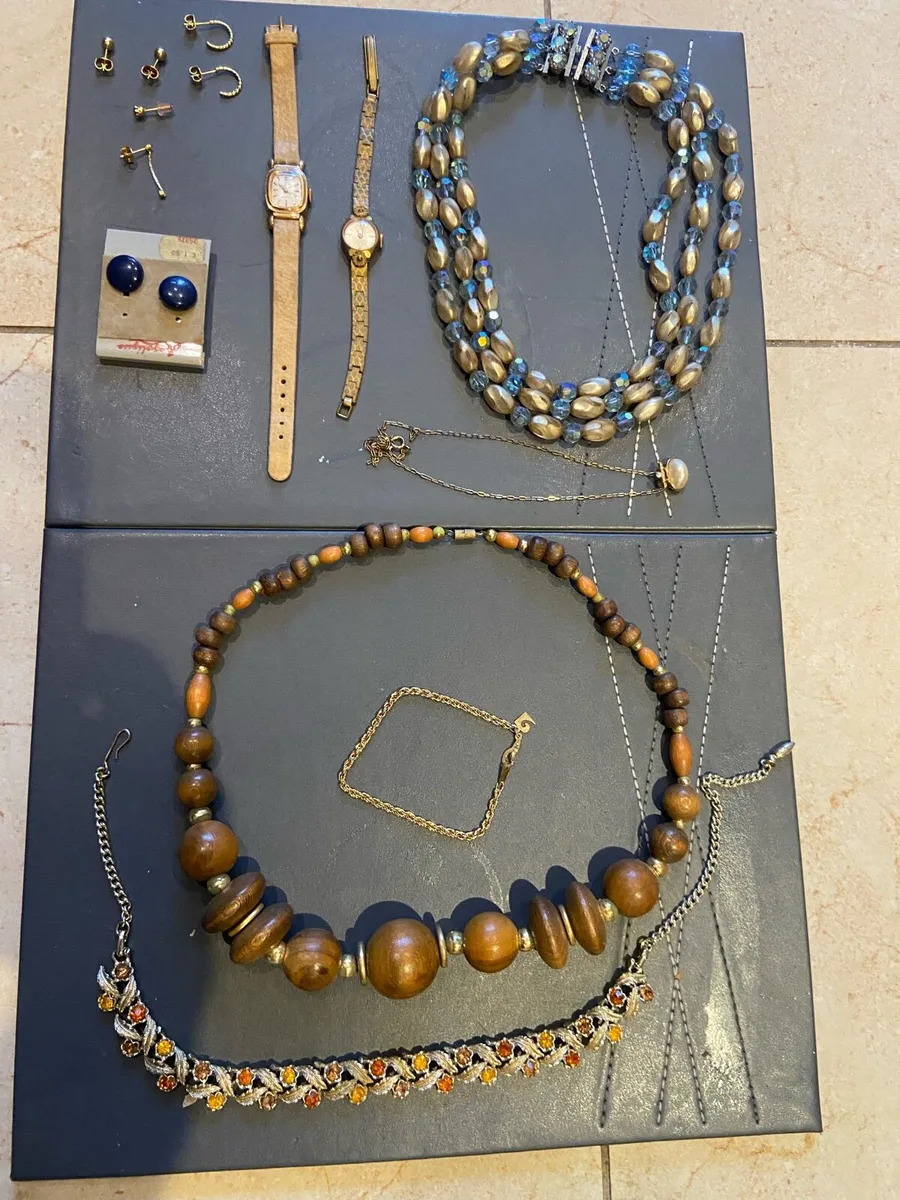 Selection of Jewellery