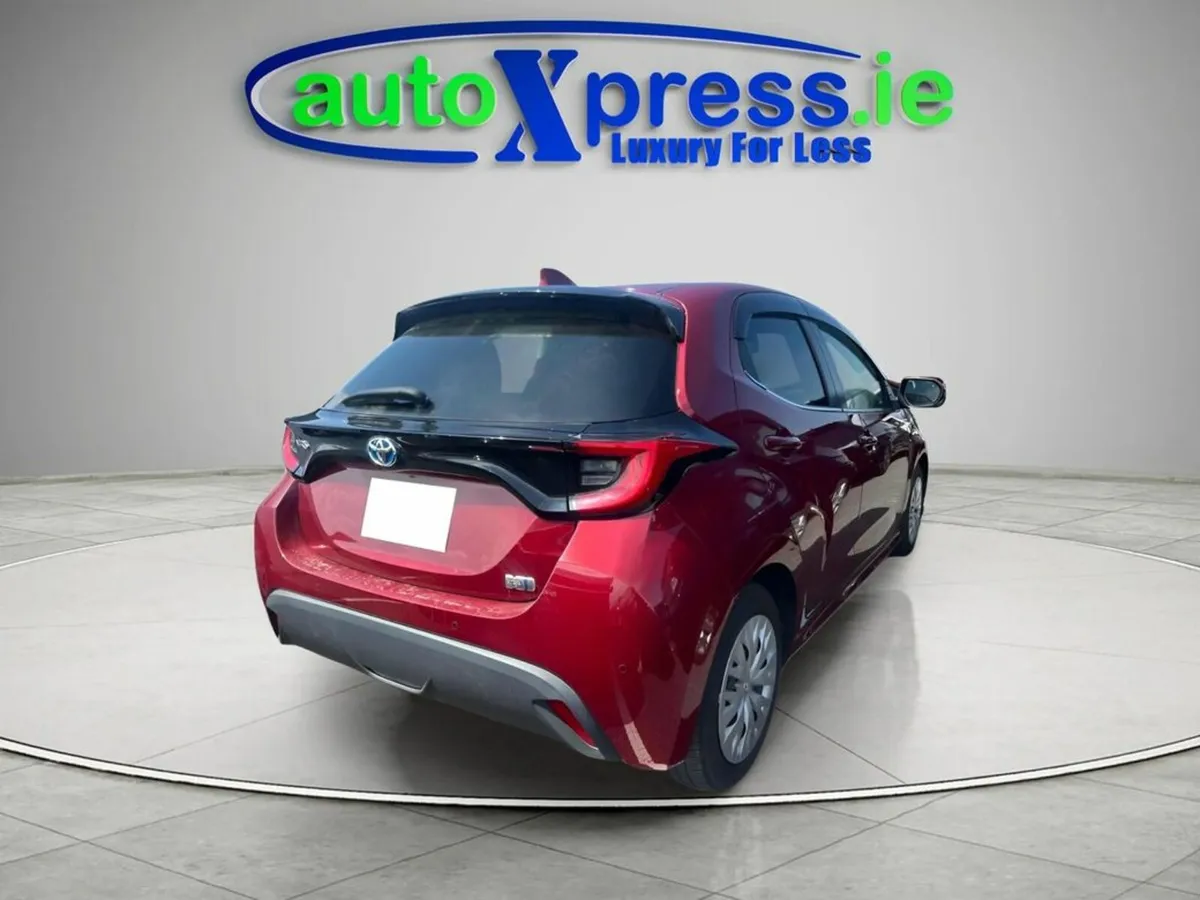 Toyota Yaris 1.5 Hybrid Automatic, 360 Camera - Image 3