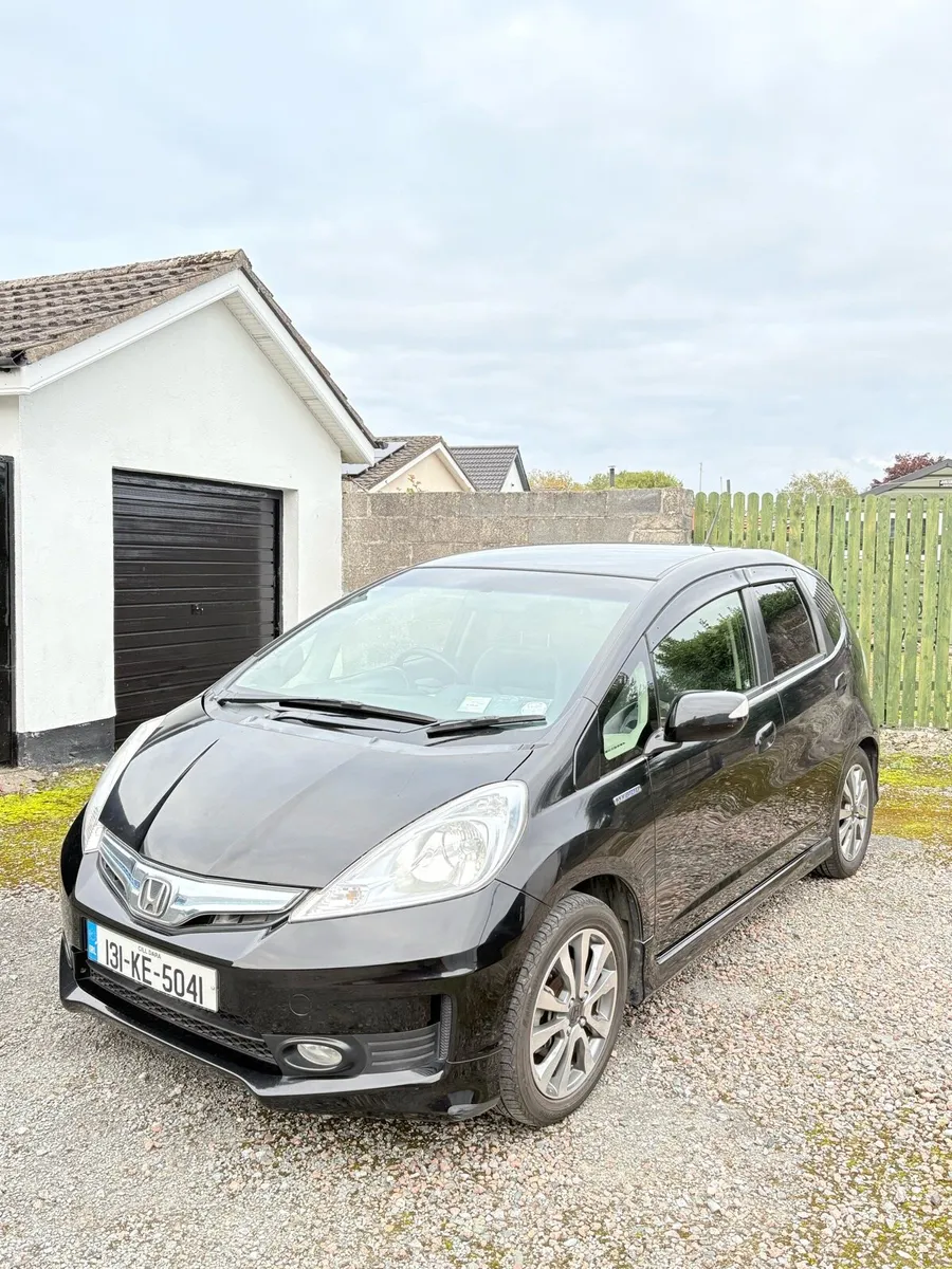 Honda Fit RS 1.5 Hybrid Automatic [Leather seats] - Image 2