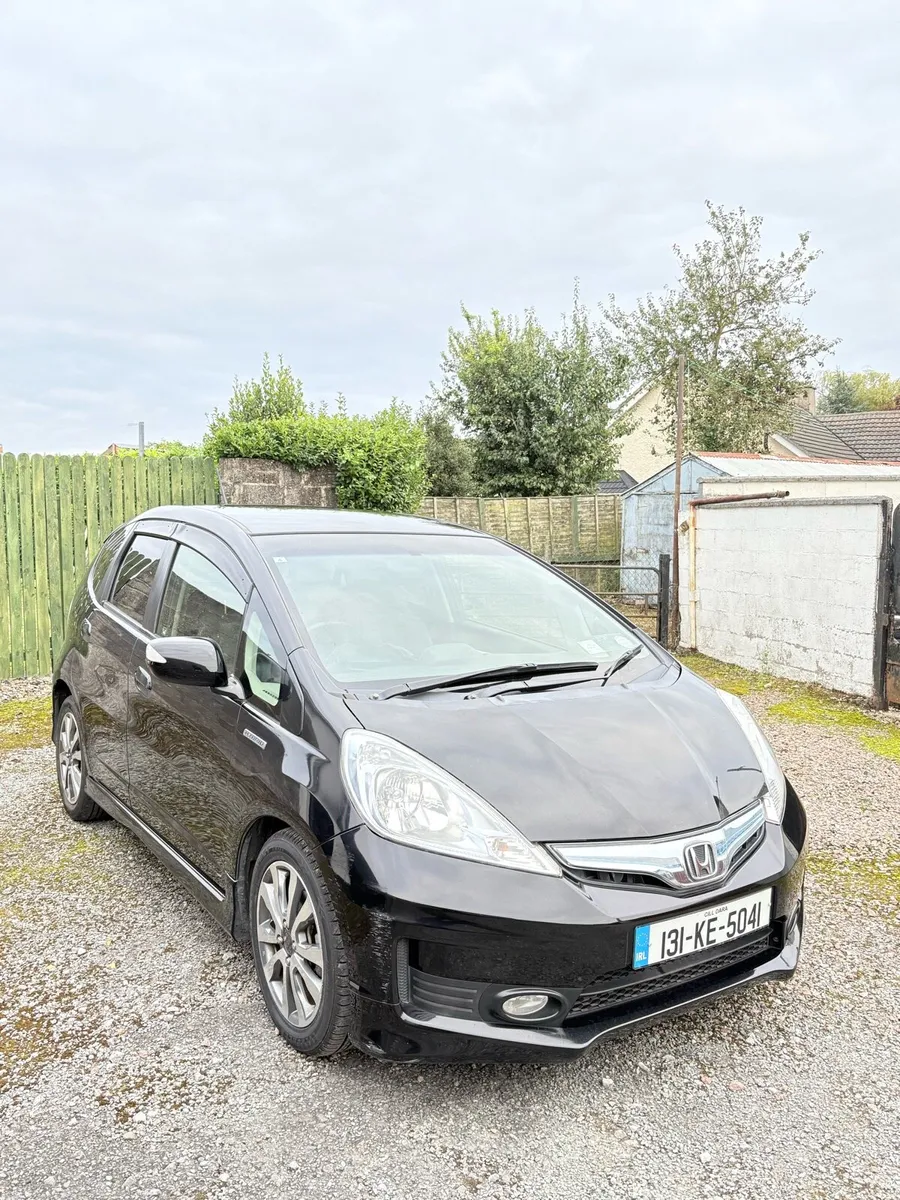 Honda Fit RS 1.5 Hybrid Automatic [Leather seats] - Image 3