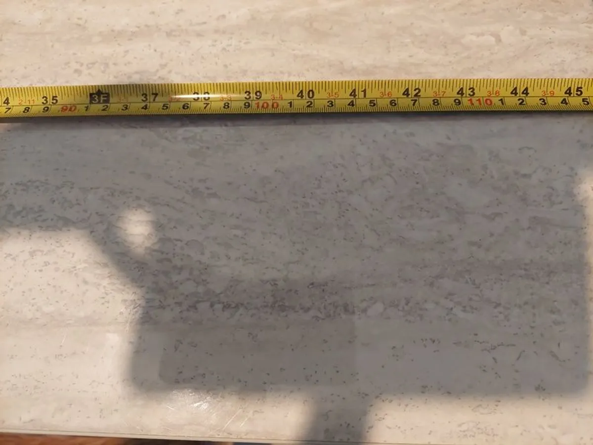Kitchen island - Image 1