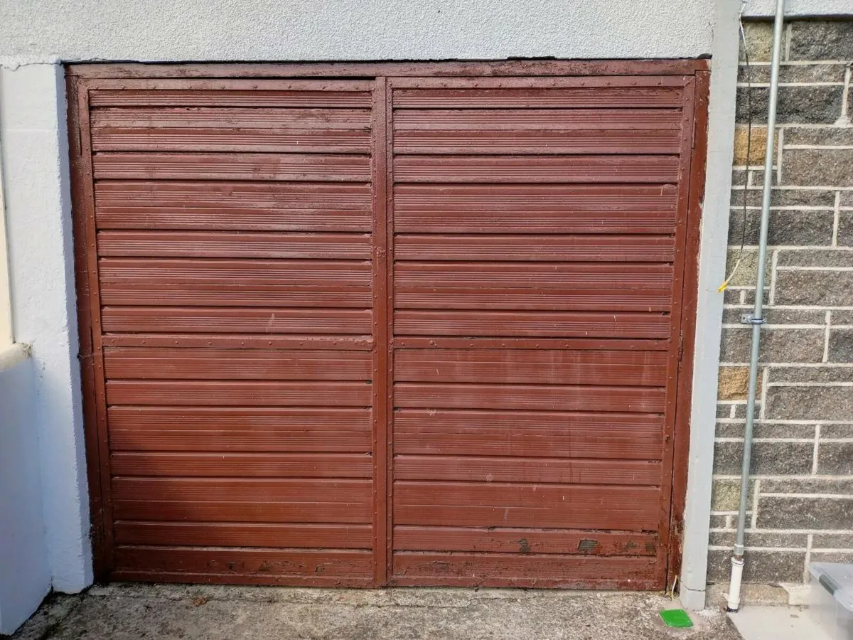 Garage doors - Image 1