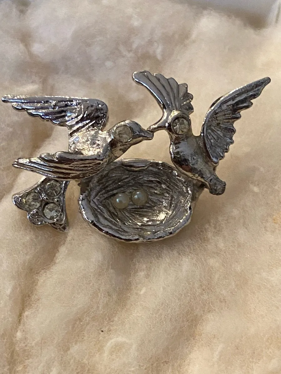 Birds with nest Brooch - Image 1