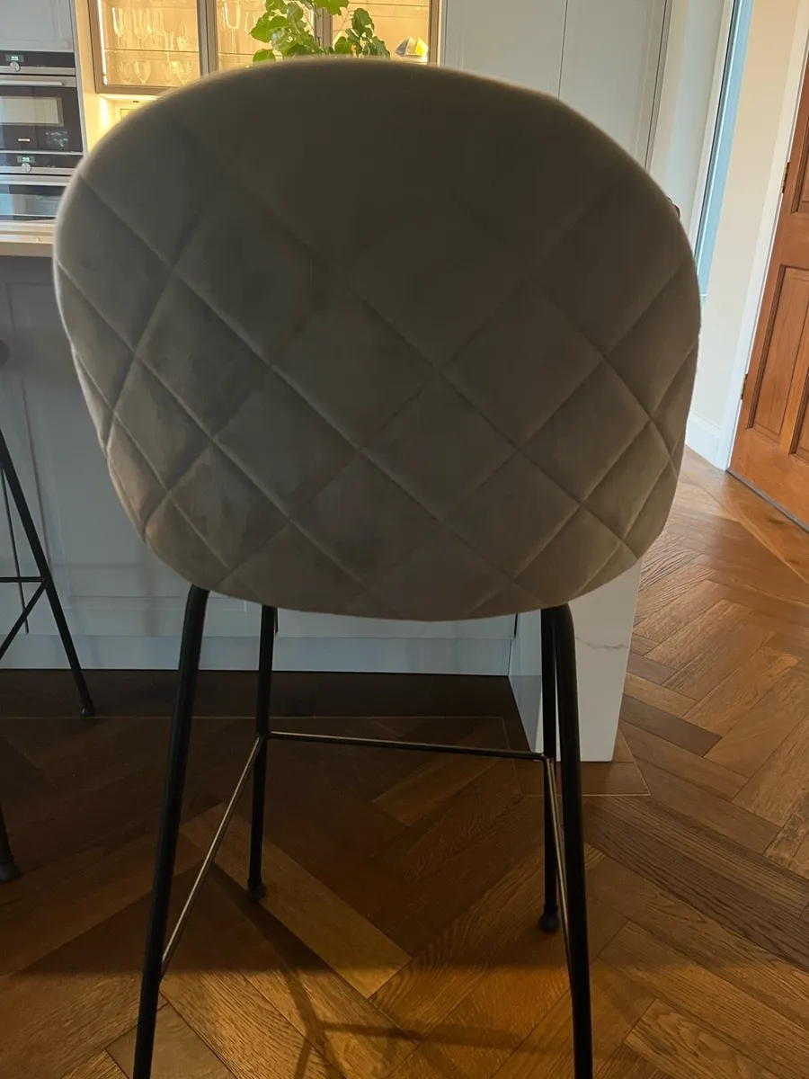Kitchen bar stools - Image 1
