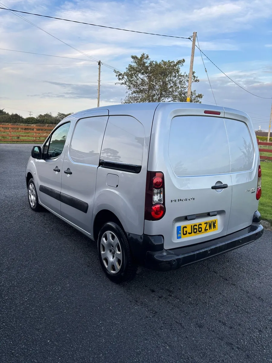 2016 Peugeot partner 200vrt (berlingo) - Image 2