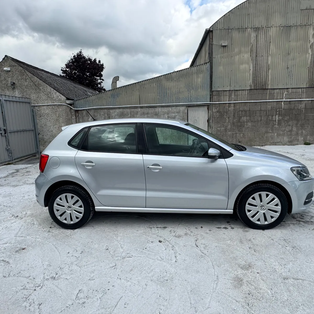 Volkswagen Polo 2015 Low Milege - Image 3
