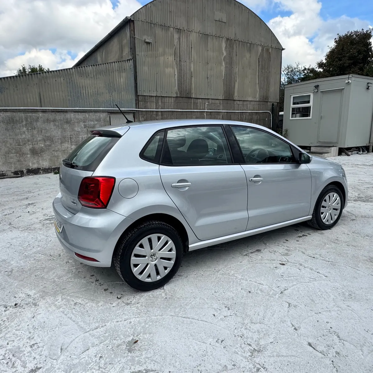 Volkswagen Polo 2015 Low Milege - Image 4