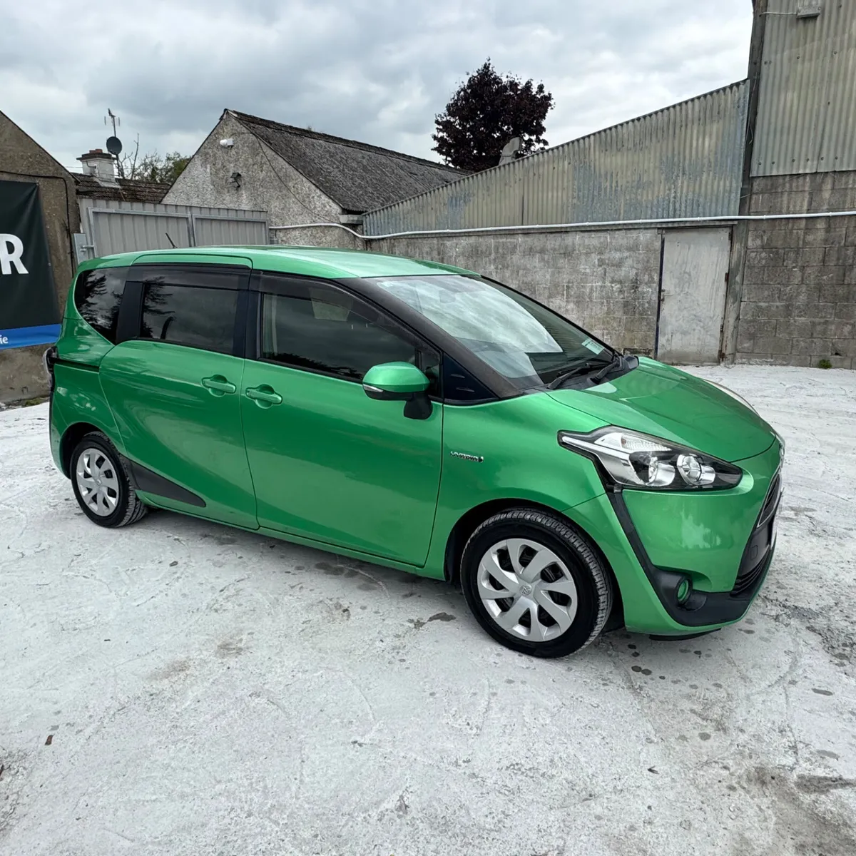 Toyota Sienta 2016 Hybrid 7 Seater - Image 2