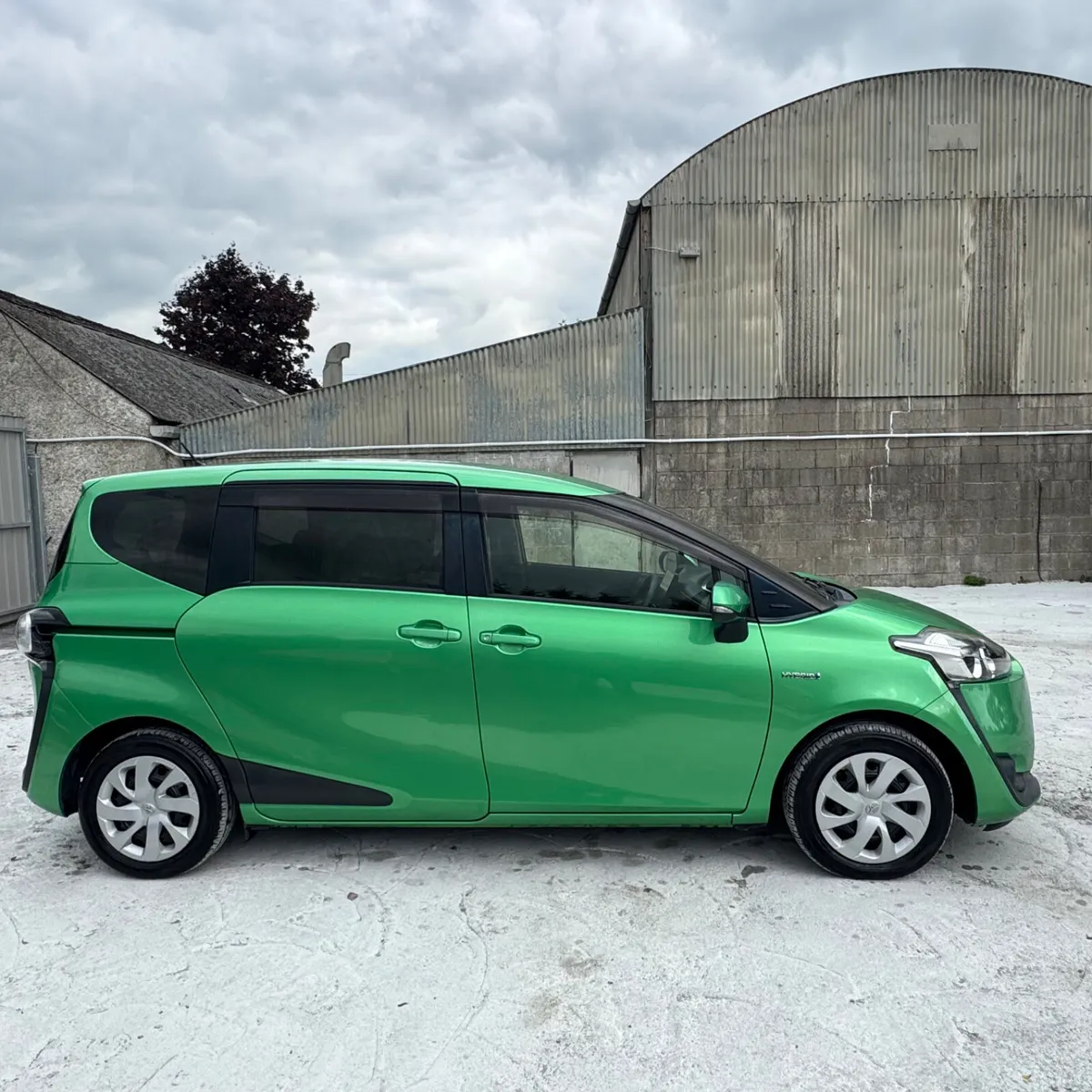Toyota Sienta 2016 Hybrid 7 Seater - Image 3