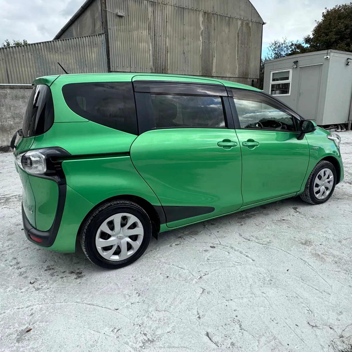 Toyota Sienta 2016 Hybrid 7 Seater - Image 4