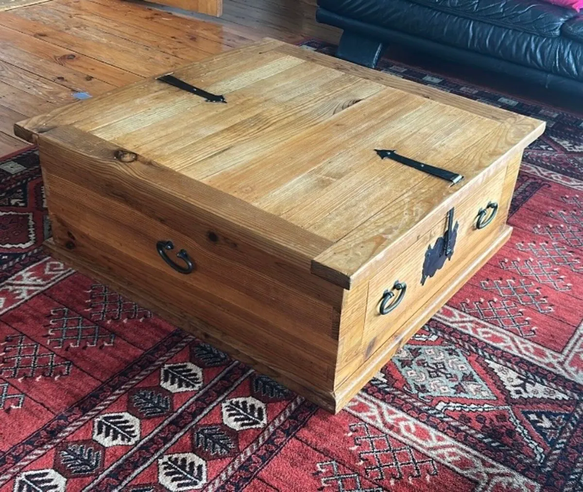 Solid wood chest/coffee table - Image 1