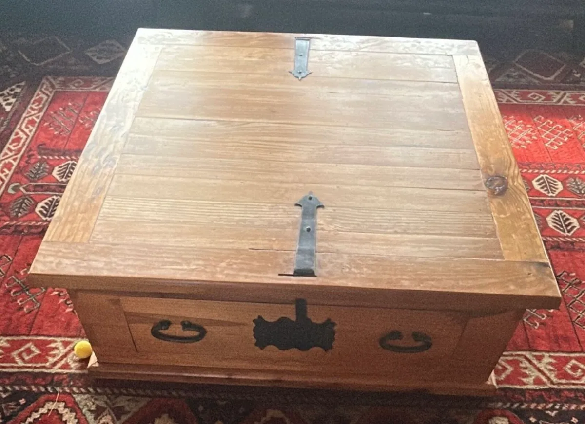 Solid wood chest/coffee table - Image 2