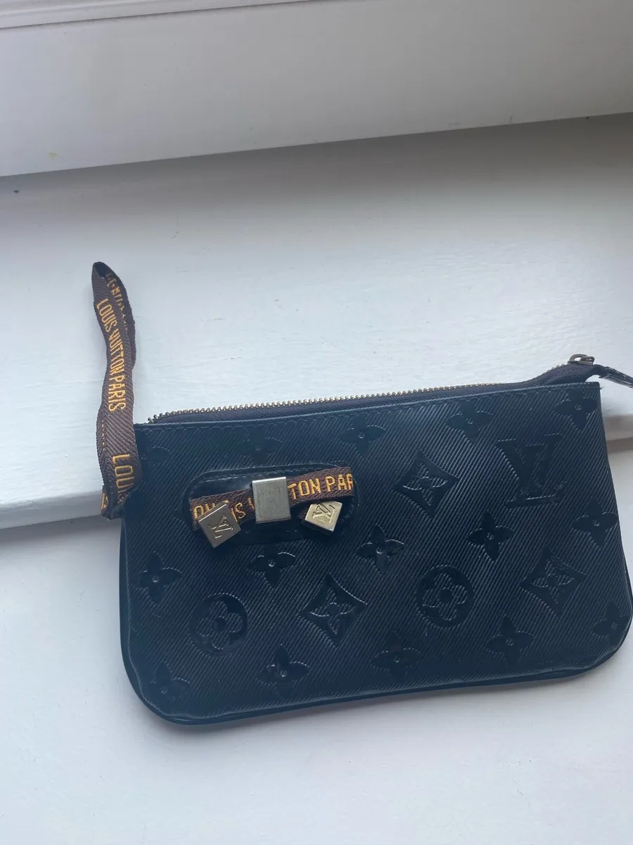 ‘Louis Vuitton’ Wrist Bag - Image 2