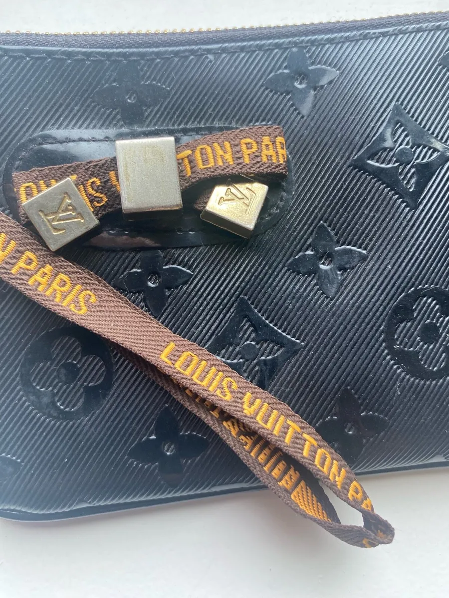 ‘Louis Vuitton’ Wrist Bag - Image 4