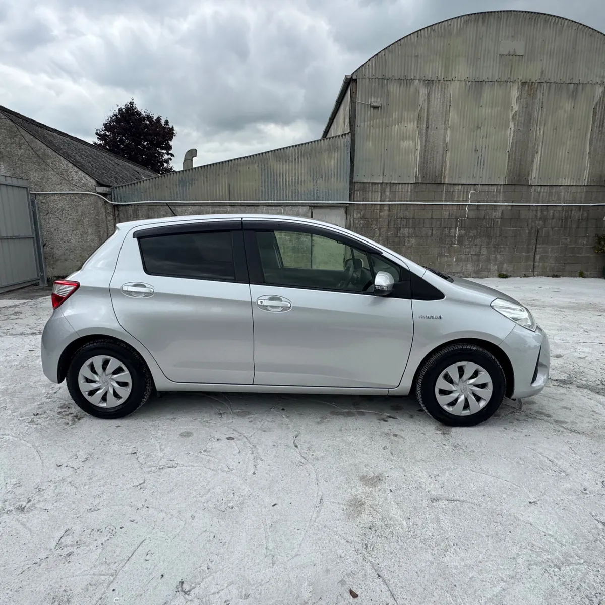Toyota Vitz 2017 Hybrid - Image 3