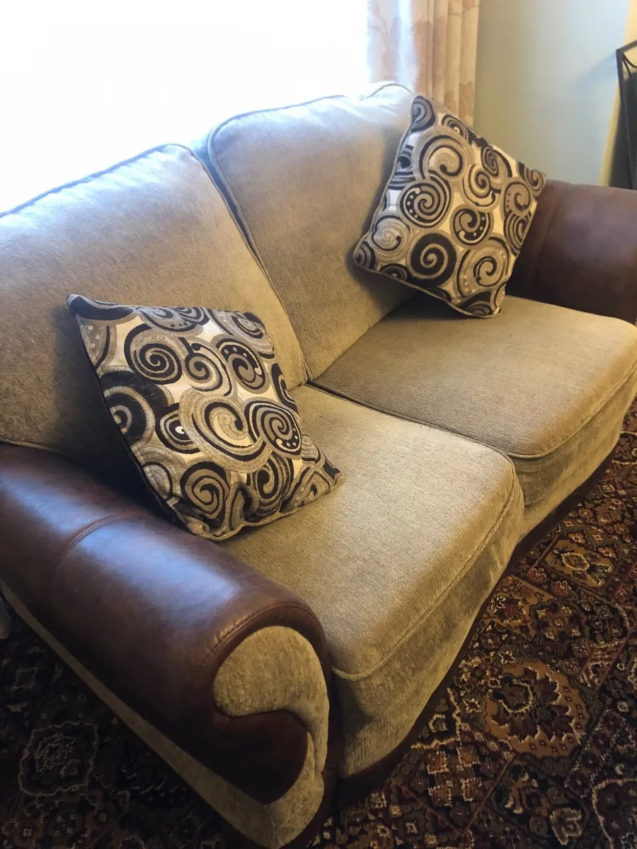 Small hardly ever used sofa. - Image 2