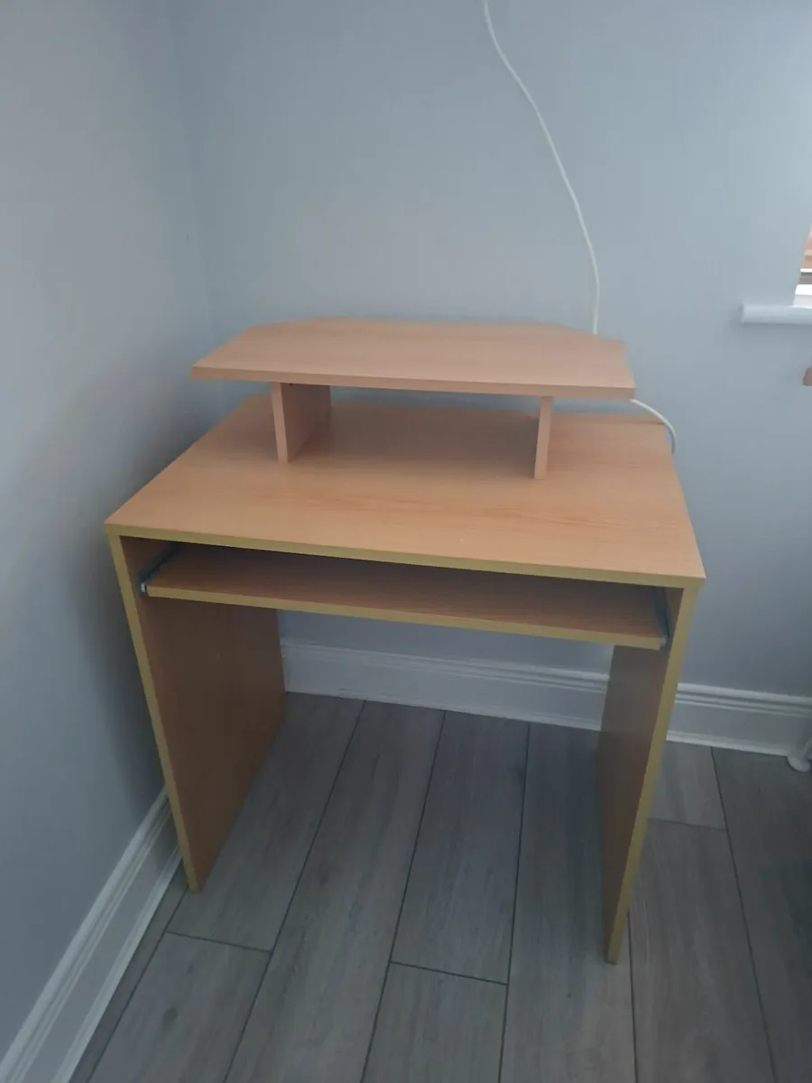 Computer desk - Image 2