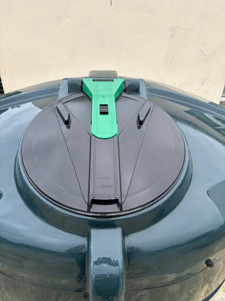 1360 litre bunded oil tank for sale..perfect cond - Image 2