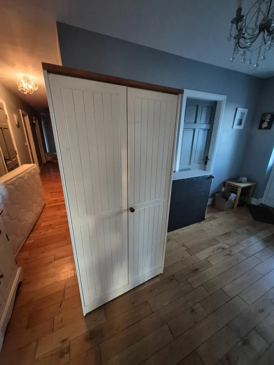 wardrobe - Image 2