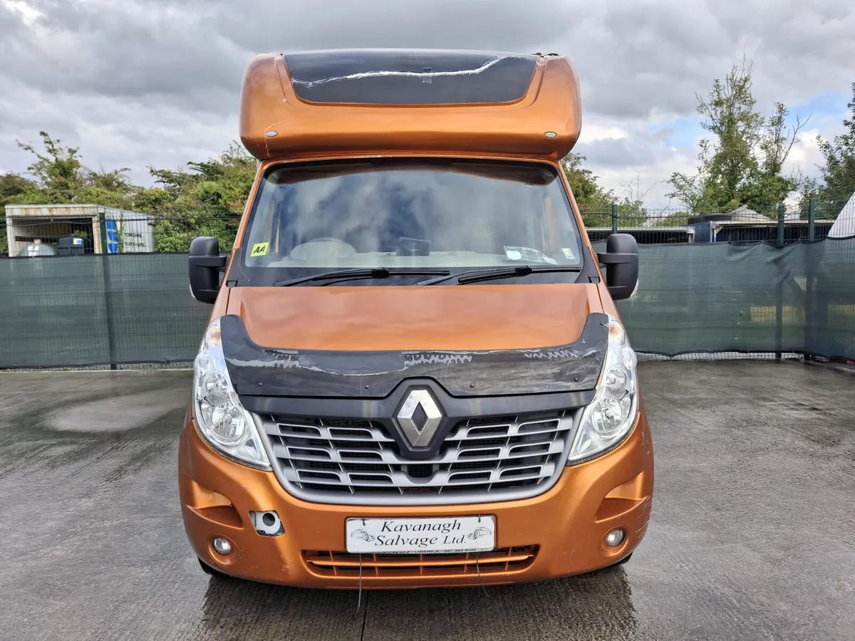 162 Renault Master Horse Box - Image 2