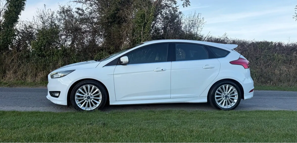 Ford focus  high spec - Image 2