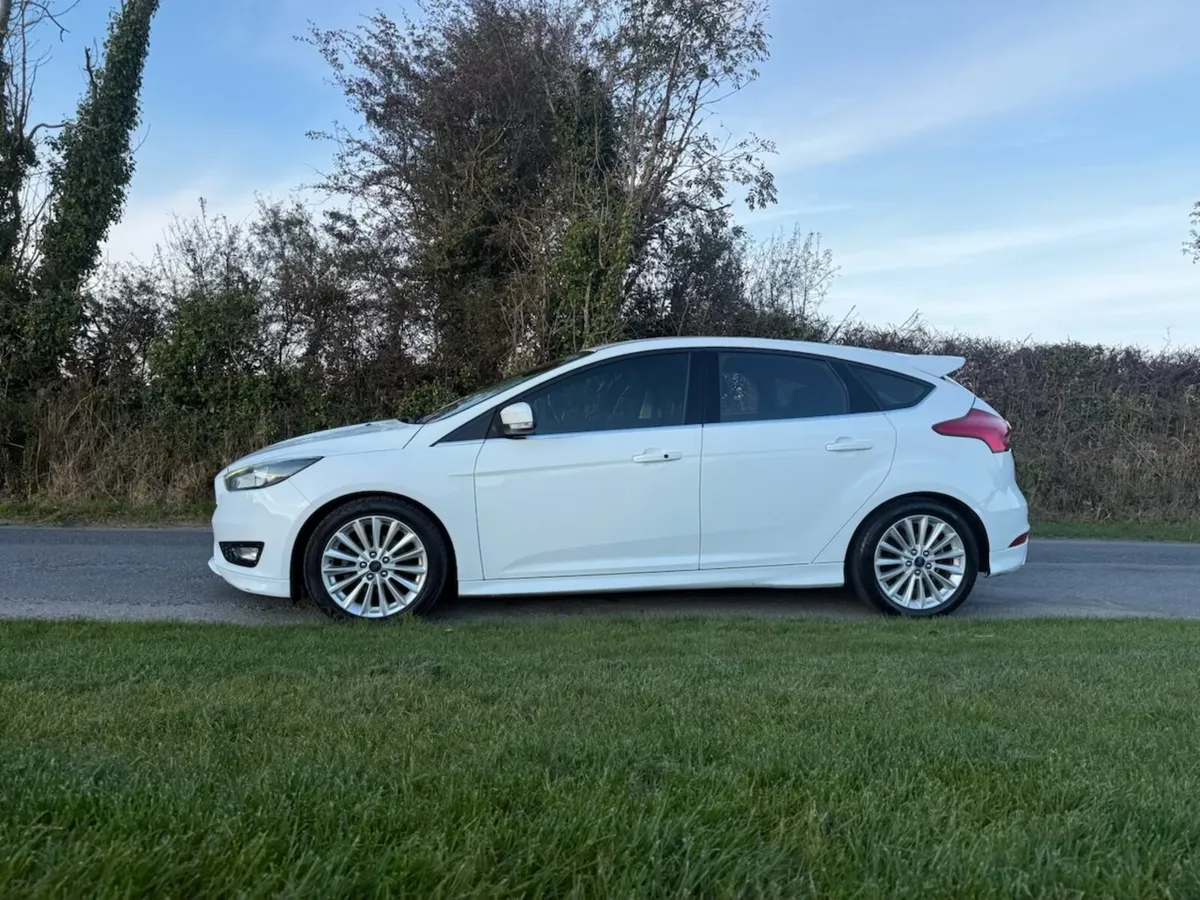 Ford focus  high spec - Image 3