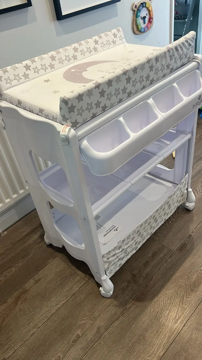 Baby bathing and changing station - Image 1