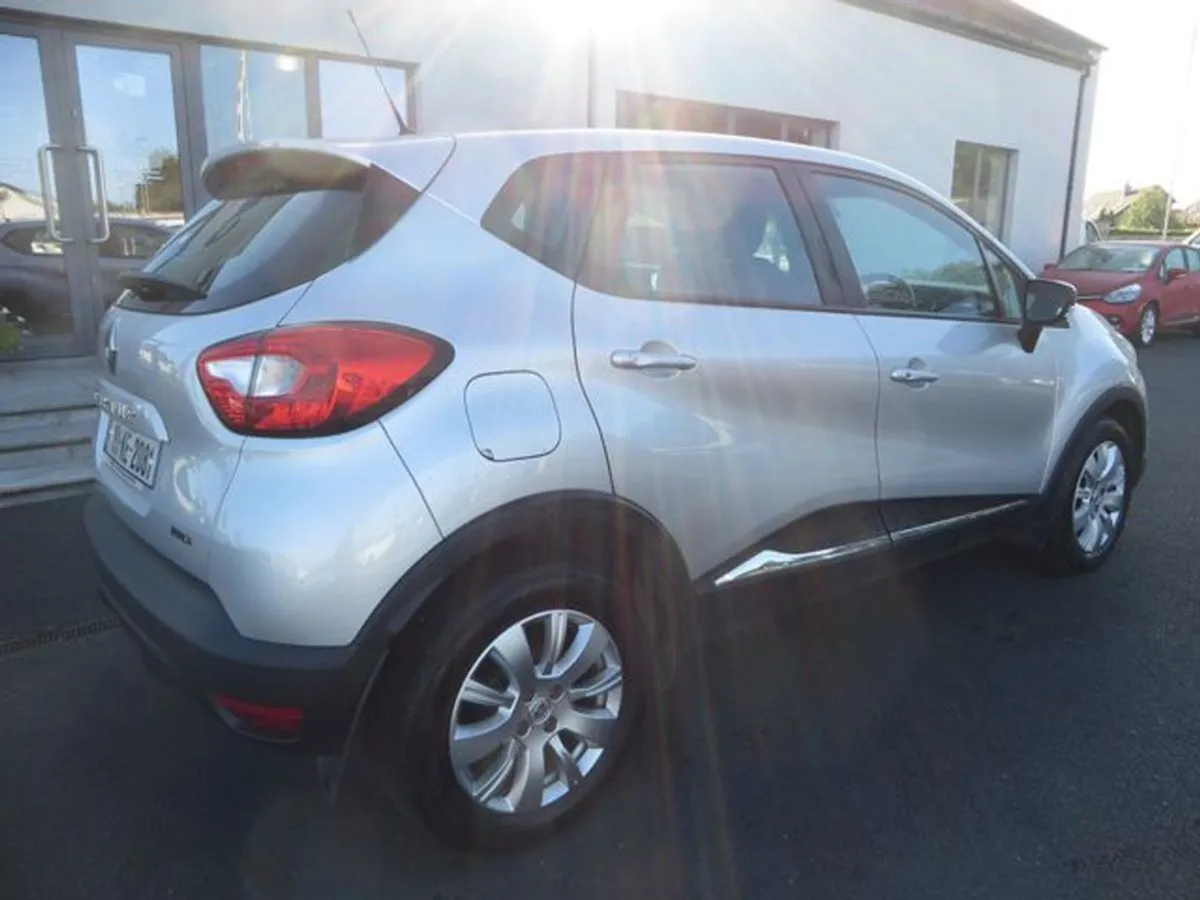 Renault Captur Life 1.5 DCI 90 EU6 4DR - Image 3