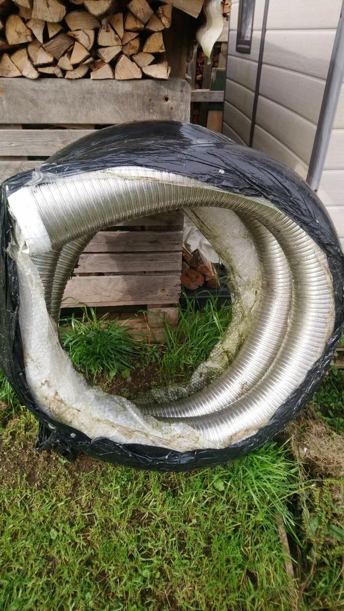 Twin wall flue with cowl - Image 1