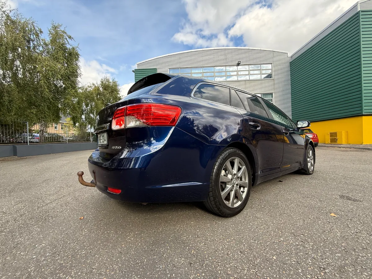 Toyota Avensis 2.0 D-4D Estate - Image 4