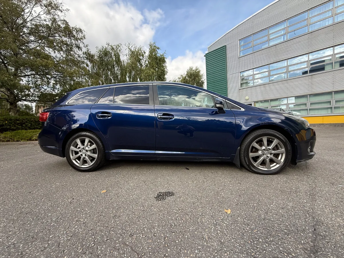Toyota Avensis 2.0 D-4D Estate - Image 3