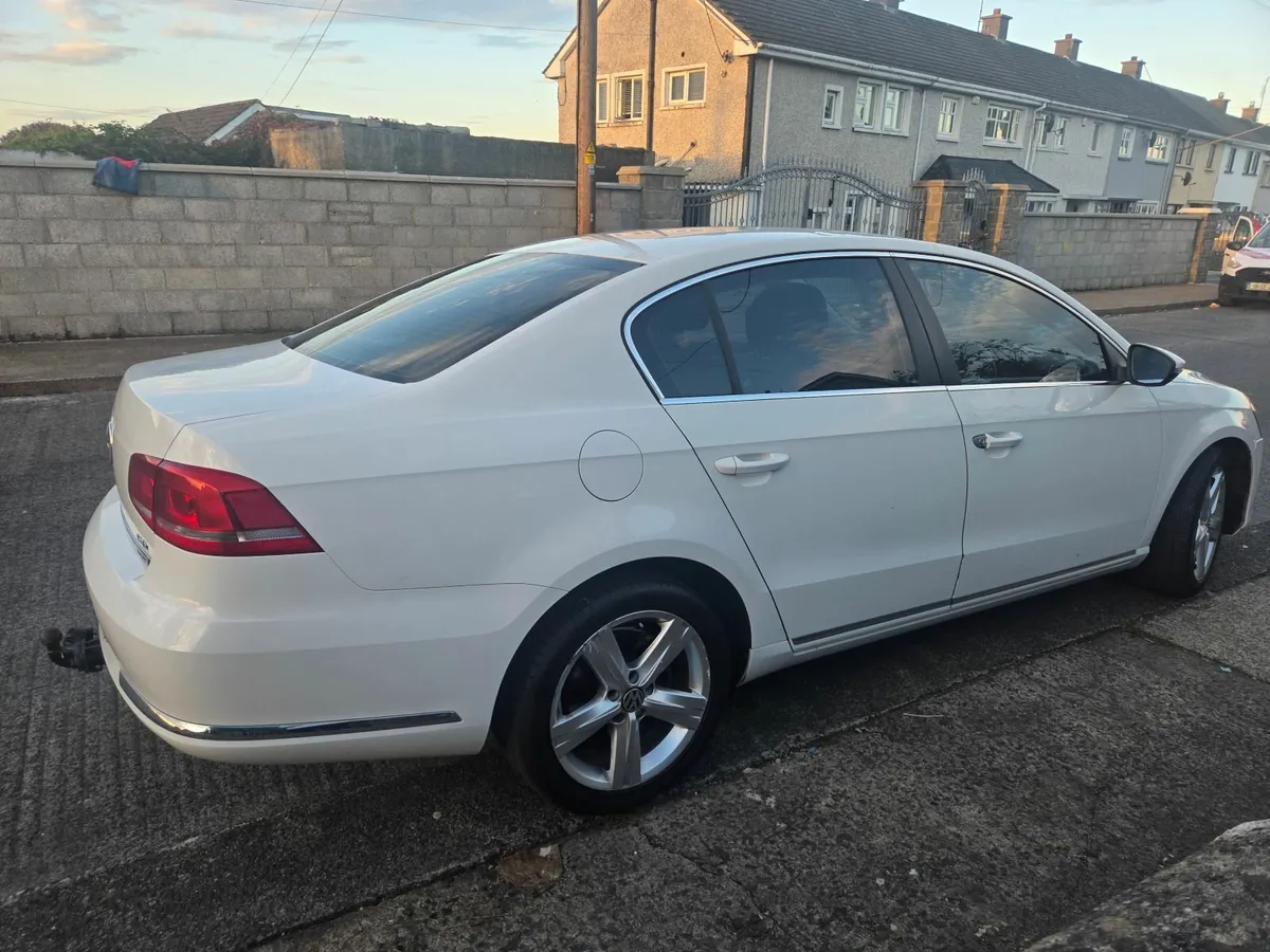 Volkswagen Passat 2012 - Image 1