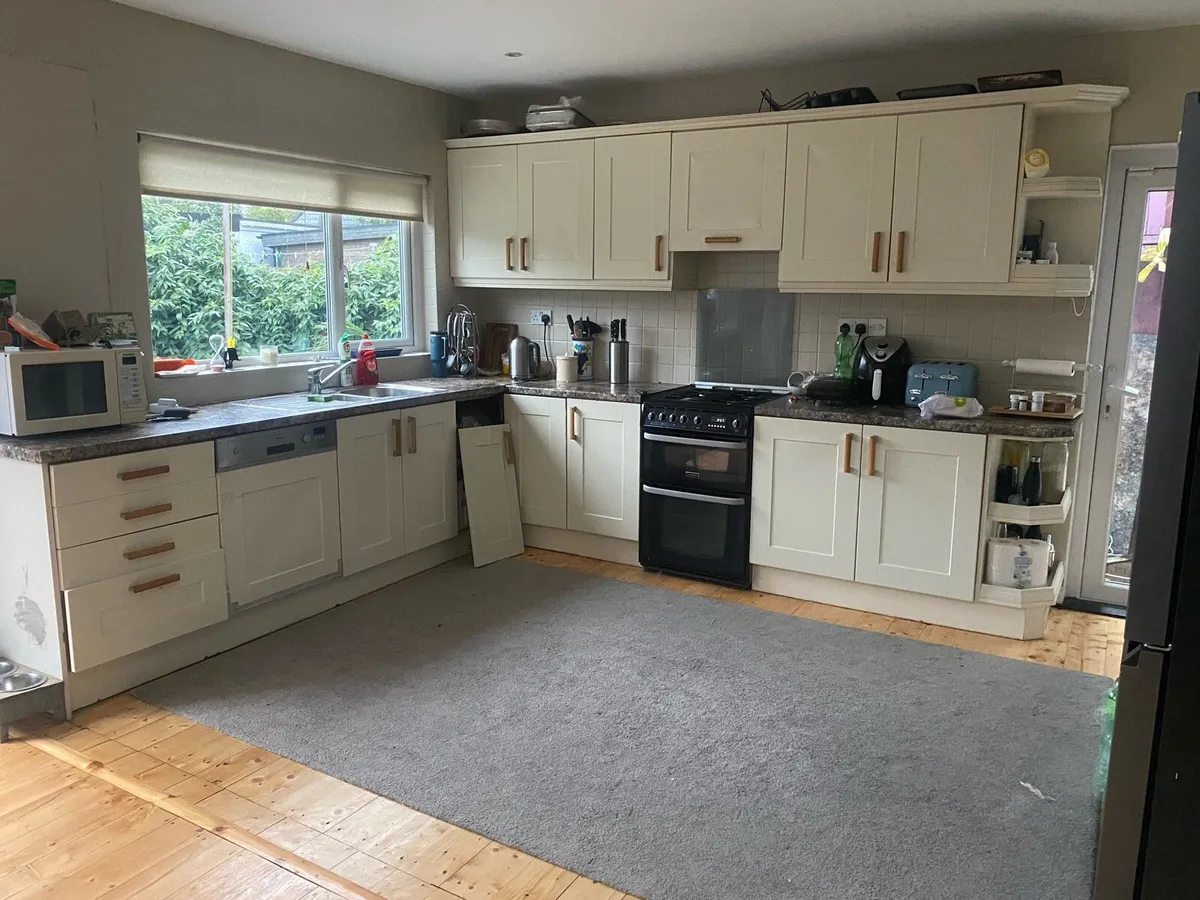 Shaker kitchen - Image 1