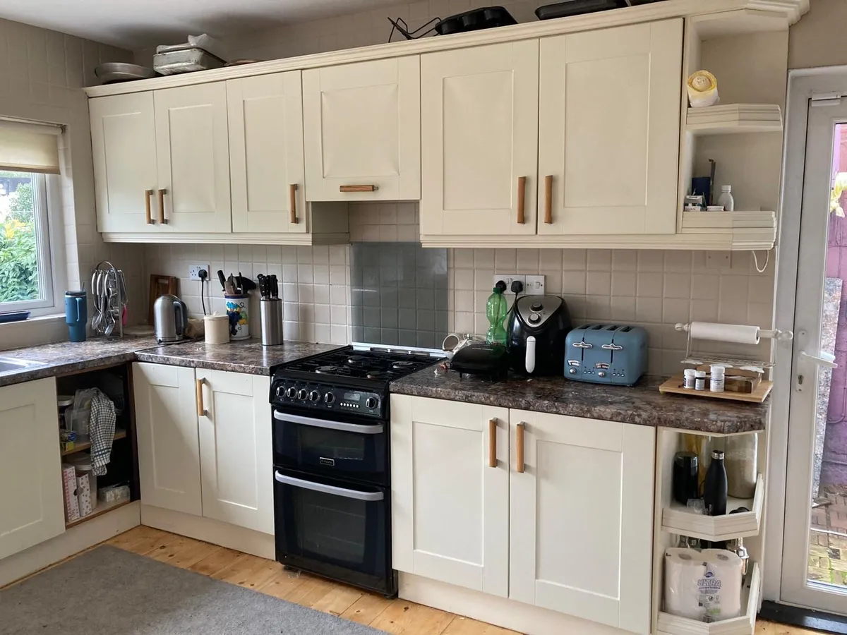 Shaker kitchen - Image 2