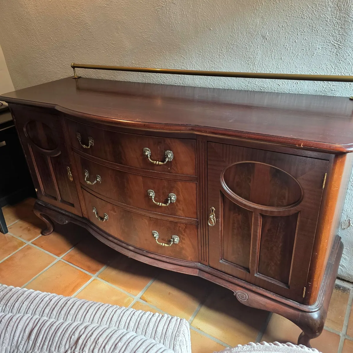 Victorian bow fronted dresser in original conditio - Image 1