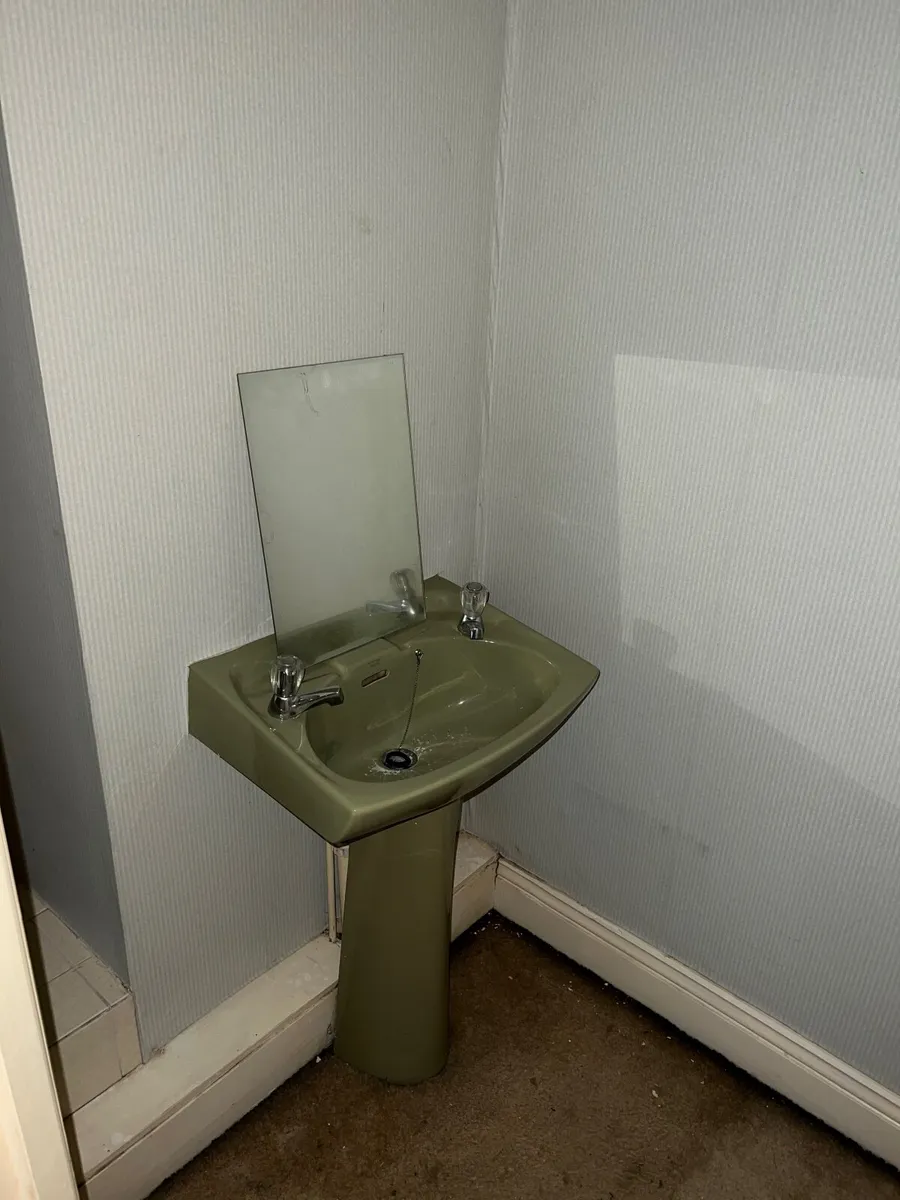 Vintage avocado green sink 1980s for sale - Image 1