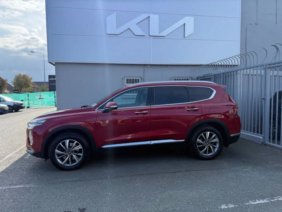 Hyundai Santa Fe 2WD Executive Plus 5DR - Image 2