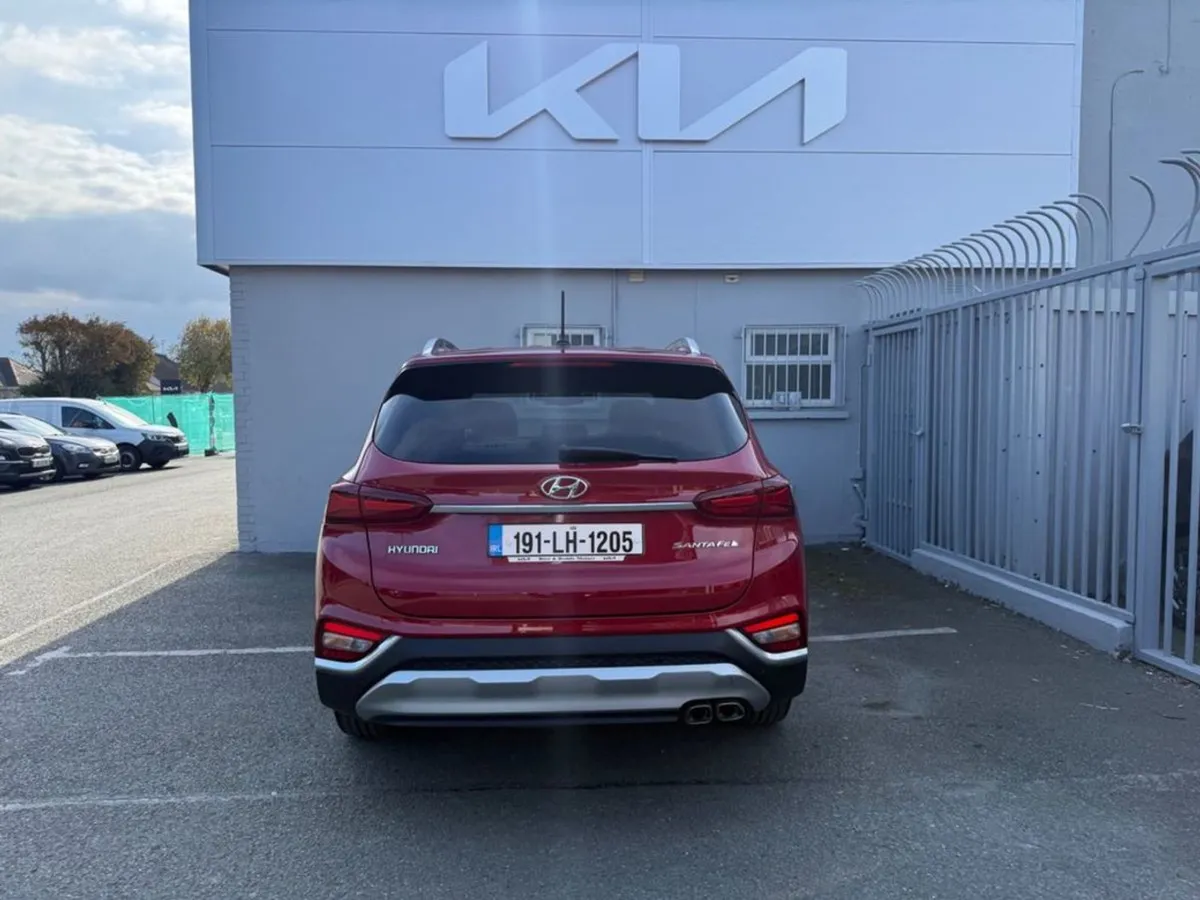 Hyundai Santa Fe 2WD Executive Plus 5DR - Image 3