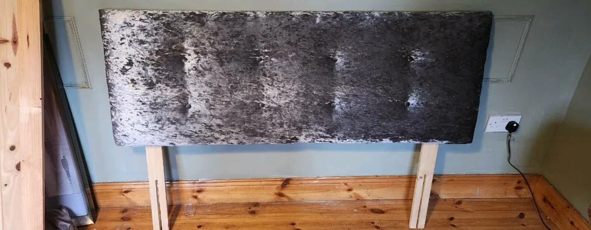Crushed velvet headboard 5ft - Image 1