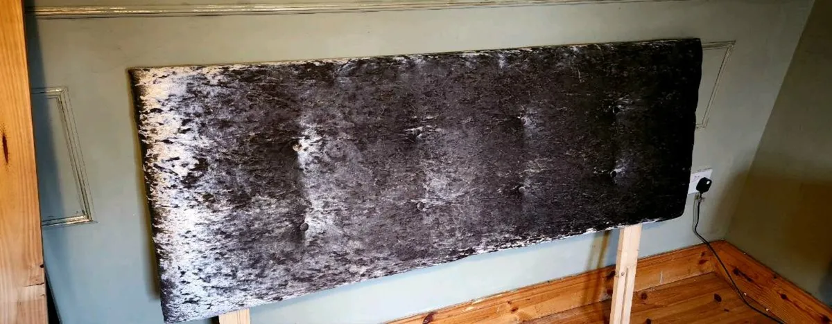 Crushed velvet headboard 5ft - Image 2