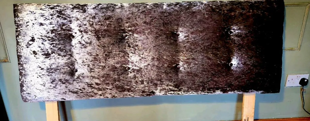 Crushed velvet headboard 5ft - Image 3