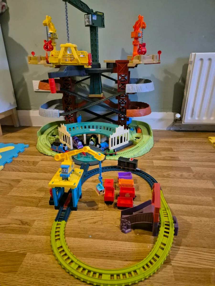 Thomas tank engine trains and cranes super tower - Image 1